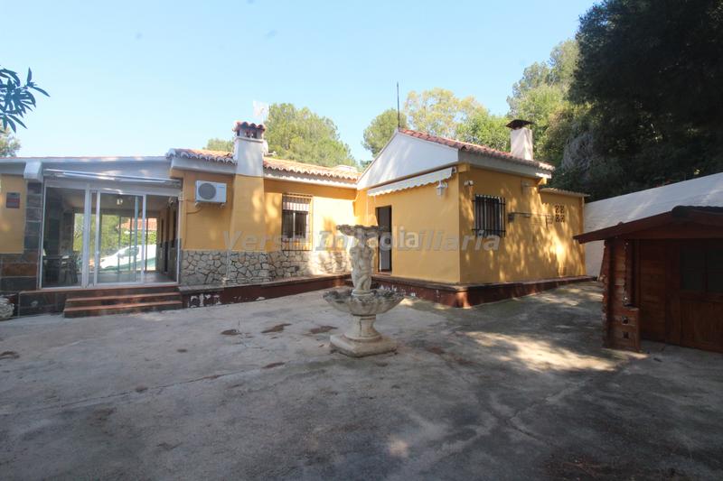 Foto b71cd4dc-f7fa-4bb3-95f3-263413807c0c. Chalet in Godelleta