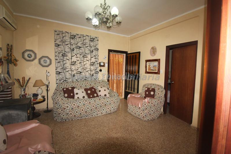 Foto 41711af5-4272-49bb-b7c8-152541df4b55. Chalet  a 5 minutos de godelleta en Los Rosales Madrid