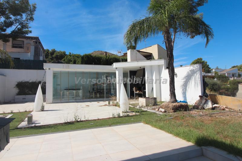 Foto 670ee6dd-3e0f-410e-b1b6-0e01a5d3a591. Chalet with fireplace heating pool in Sierra Perenchiza-Cumbres de Calicanto-Sto Domingo Chiva