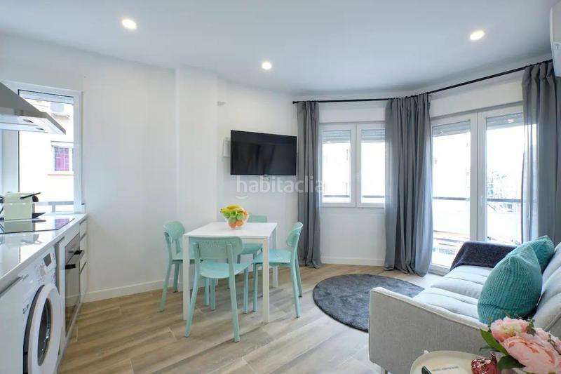 Foto f2ca00d9-50e6-42e8-b8fc-c23277adf7f8. Edificio in Almendrales Madrid