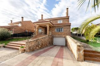 Xalet a Ugena. Chalet independiente en ugena