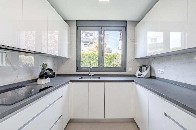 Foto 09e128ba-232d-4d8a-be5a-6adb576fc073. Alquiler planta baja exclusiva vivienda en planta baja con jardín privado en Madrid