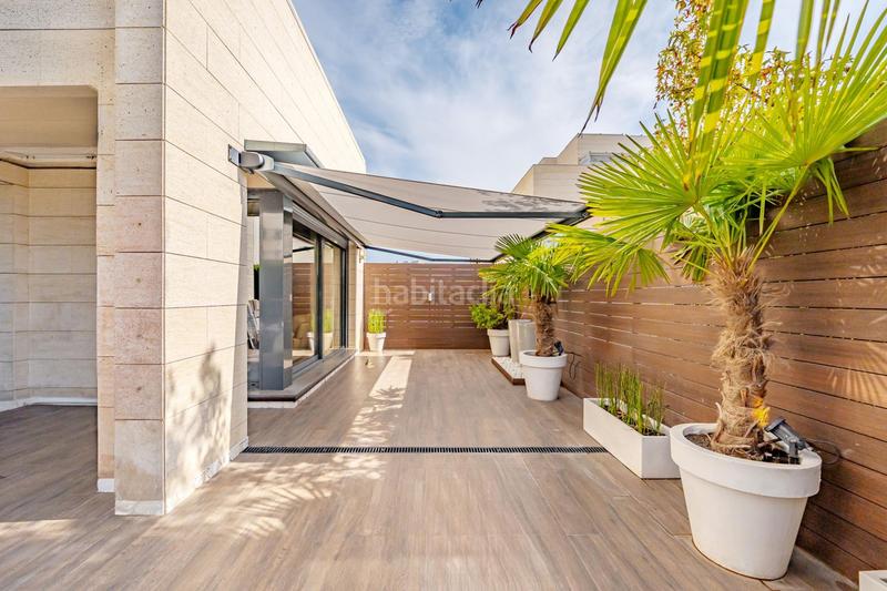 Foto 25cd6bc0-cfdf-4893-b1f5-b59f2f594021. Alquiler planta baja exclusiva vivienda en planta baja con jardín privado en Madrid