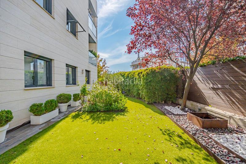Foto 68c3eb1d-771b-4d26-9d9b-cb6ff013dfb3. Alquiler planta baja exclusiva vivienda en planta baja con jardín privado en Madrid