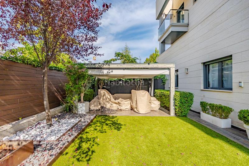 Foto 6a3ce6d7-90ba-4bd3-b762-4dd5159a78c2. Alquiler planta baja exclusiva vivienda en planta baja con jardín privado en Madrid