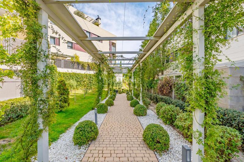 Foto 6c97089a-bcac-44c3-a9d7-5ae0afc31e1b. Alquiler planta baja exclusiva vivienda en planta baja con jardín privado en Madrid