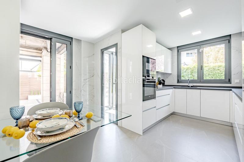 Foto a10bf183-01f8-4e3b-ab99-f6b2b8f57e55. Alquiler planta baja exclusiva vivienda en planta baja con jardín privado en Madrid