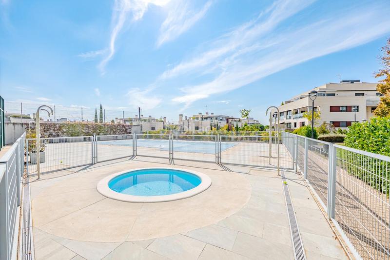 Foto d7199bc3-ac54-49b3-b904-bcc2dc4b695c. Alquiler planta baja exclusiva vivienda en planta baja con jardín privado en Madrid