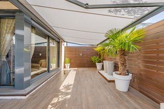 Location Rez-de-chaussée à Aravaca. Exclusiva vivienda en planta baja con jardín privado