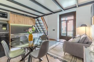 Apartamento  Calle de fuencarral. Inversión segura en el corazón de madrid piso en calle fuencarra