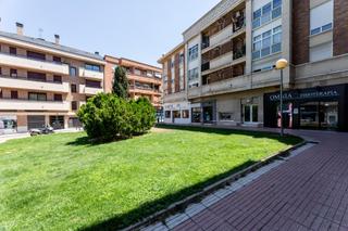 Appartement à Casco Antiguo. Piso en zona centrica de majadahonda con plaza de garaje y pisci