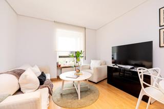 Apartament a Justicia-Chueca. Frente a plaza pedro zerolo  200 m de gran vía  ideal para vivir
