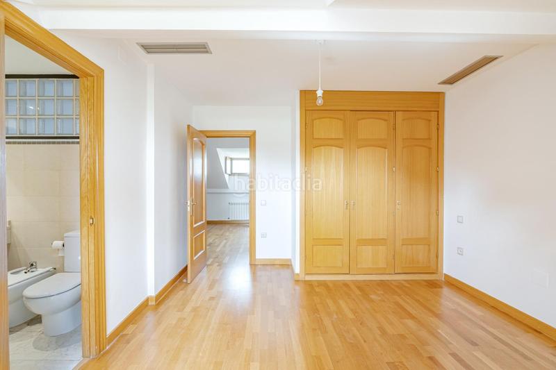Foto 1da2855f-1b3e-4e43-99da-64e798e56d11. Casa aparellada amb calefacció aparcament piscina a Pozuelo de Alarcón