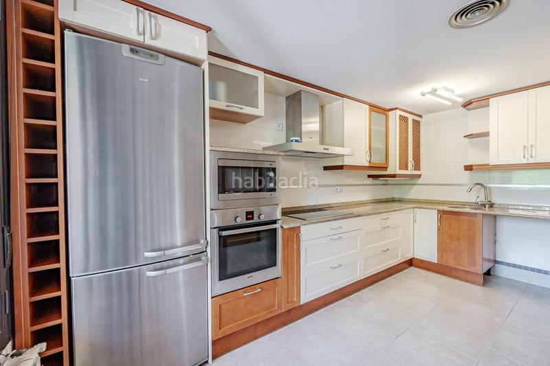 Foto 1f0fda4f-5465-4d23-ba8c-e3d65bfb5eb1. Casa aparellada amb calefacció aparcament piscina a Pozuelo de Alarcón