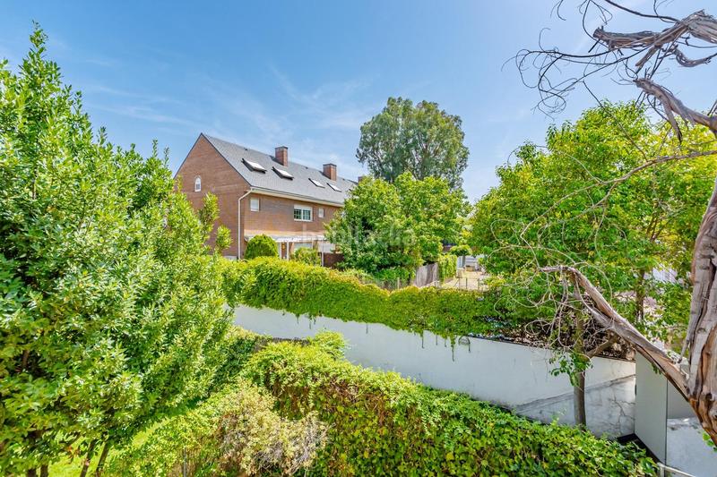 Foto 438cf080-bab2-44f2-bd5b-e209e4f6f64f. Casa aparellada amb calefacció aparcament piscina a Pozuelo de Alarcón