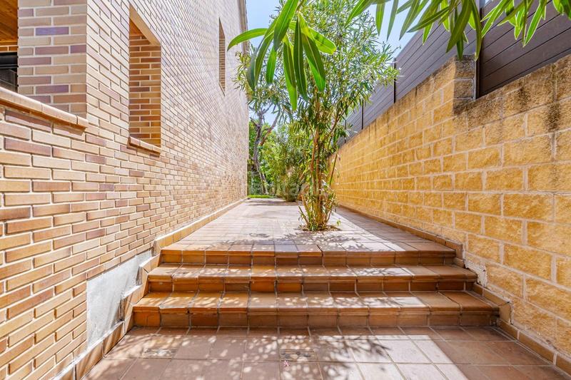 Foto 46d1ea71-2523-46c3-99a3-0d8e18da9ef5. Casa aparellada amb calefacció aparcament piscina a Pozuelo de Alarcón