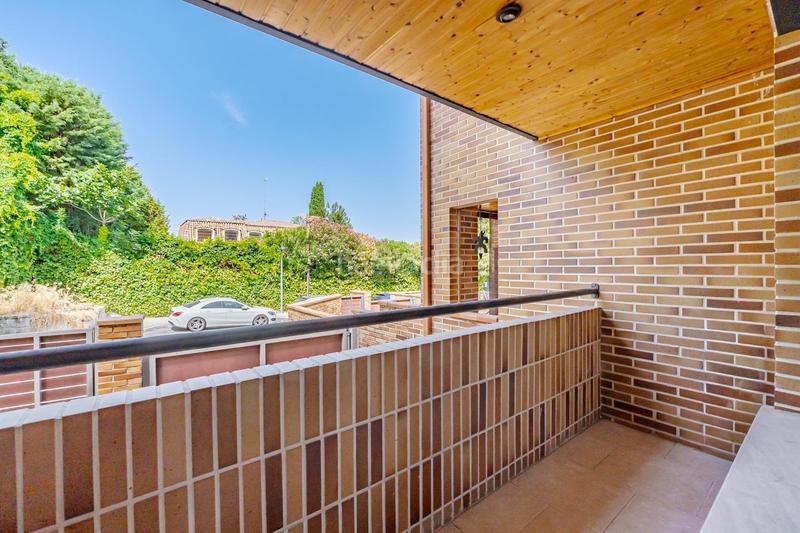 Foto 8fe360ff-18ac-426a-a6a8-2e89dfc7162a. Casa aparellada amb calefacció aparcament piscina a Pozuelo de Alarcón
