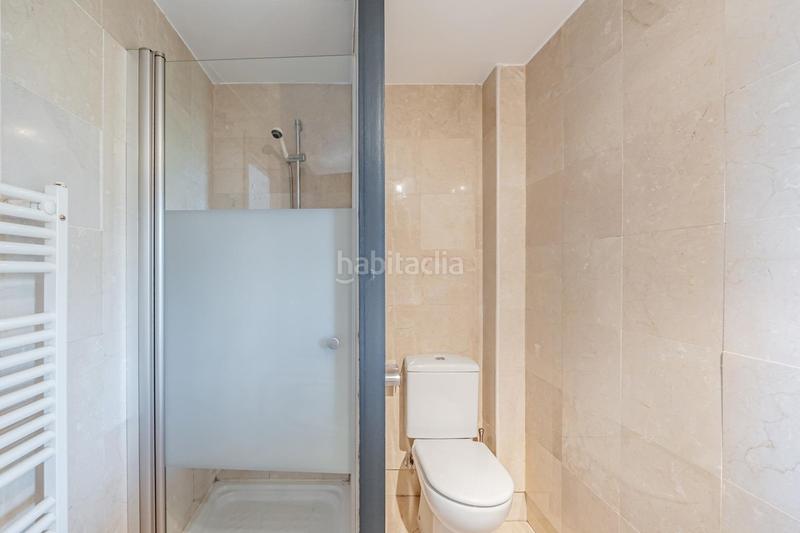 Foto 9008dee4-6681-4389-9c07-180a56997c61. Casa aparellada amb calefacció aparcament piscina a Pozuelo de Alarcón