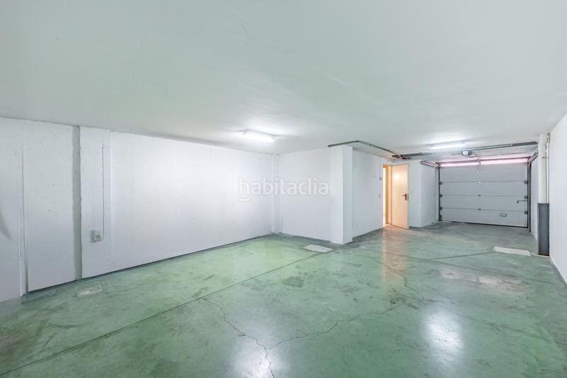 Foto f84b43a2-928f-4227-adb1-8f260c176833. Casa aparellada amb calefacció aparcament piscina a Pozuelo de Alarcón
