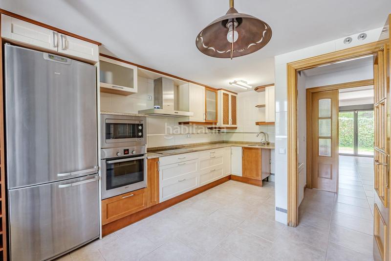 Foto fecbaef2-feaf-46a2-ba95-16770659453a. Casa aparellada amb calefacció aparcament piscina a Pozuelo de Alarcón