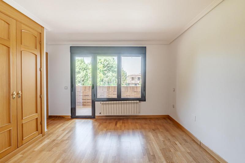 Foto 88e1ad78-85ca-45bd-869b-8a30526c281a. Casa bifamiliare con riscaldamento parcheggio piscina in Pozuelo de Alarcón