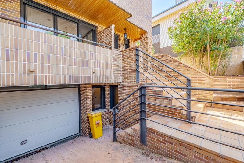 Foto 9be172f2-1216-46f2-a645-e79a1eae2bf1. Casa bifamiliare con riscaldamento parcheggio piscina in Pozuelo de Alarcón