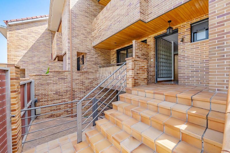 Foto b3ecbc3e-3b46-4f57-9fa4-144e83cdd226. Casa bifamiliare con riscaldamento parcheggio piscina in Pozuelo de Alarcón