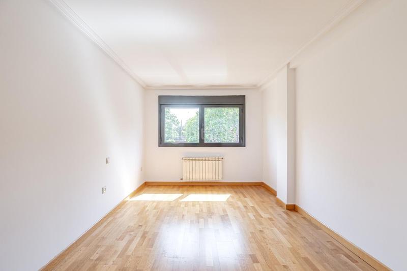 Foto b5387e3e-fea5-4b6d-b667-9999dd31c488. Casa bifamiliare con riscaldamento parcheggio piscina in Pozuelo de Alarcón