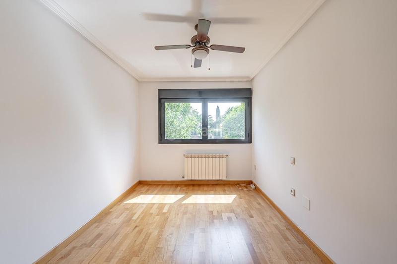 Foto 79162391-70a7-4a2e-840b-a44e1c1b8896. Maison jumelée avec chauffage parking piscine dans Estación Pozuelo de Alarcón