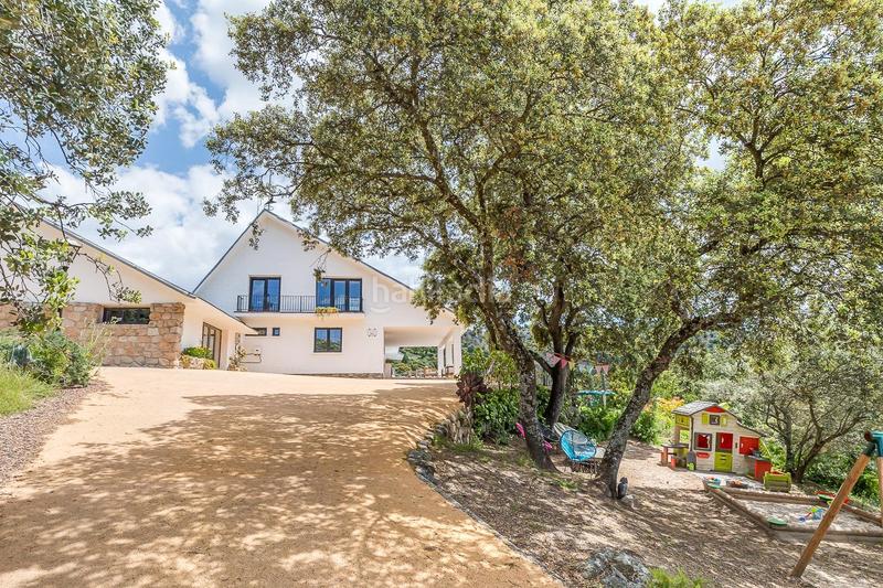 Foto 5bb0b577-bb01-43b8-be21-3fd08721ae9f. Chalet avec chauffage parking piscine dans El Gasco Torrelodones
