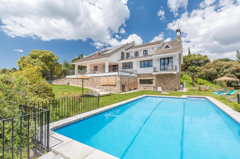 Foto 7af13f42-99d5-4cf3-af32-3b18ca44f88e. Chalet avec chauffage parking piscine dans El Gasco Torrelodones