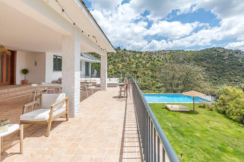 Foto d6daac7e-4aa7-4959-8f3b-fd8413593837. Chalet avec chauffage parking piscine dans El Gasco Torrelodones
