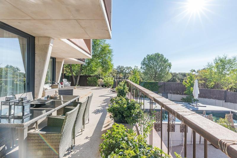 Foto fe22ee91-7773-4586-9d1a-26955d028b00. Chalet mit heizung parking pool in Casco Antiguo Torrelodones