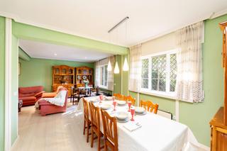Chalet  Calle sauce. Chalet independiente en esquina con acceso desde dos calles.
