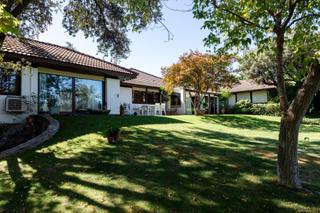 Chalet à Villafranca del Castillo. Exclusivo chalet en villafranca del castillo con porche, piscina