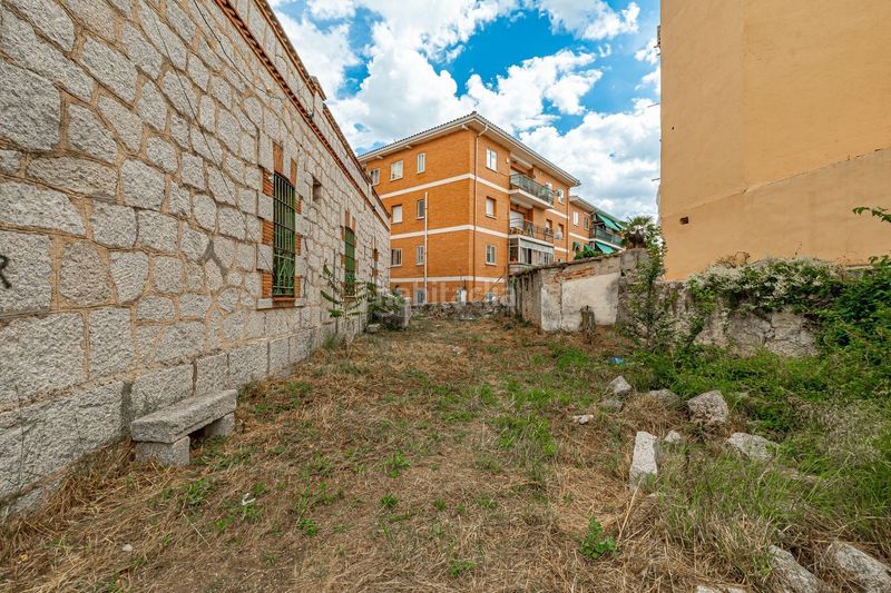 Foto eebc9185-d881-4347-ad47-2ec6e3e14f70. Edifici a El Olivar-La Magdalena Colmenar Viejo