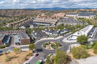 Towny house in Centro Comercial-Hospital. Exclusivo chalet de lujo en torrelodones