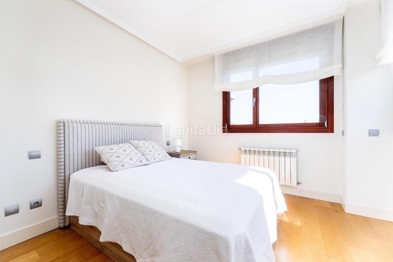 Foto 9f2a33c0-2050-4543-b107-8a0bebb41bb7. Rent flat with heating parking pool in Monte el Pilar Majadahonda