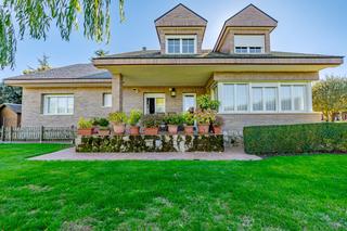 Chalet à Mojadillas-Parque de las Infantas-El Paraiso. Chalet independiente en urbanización parque de las infantas