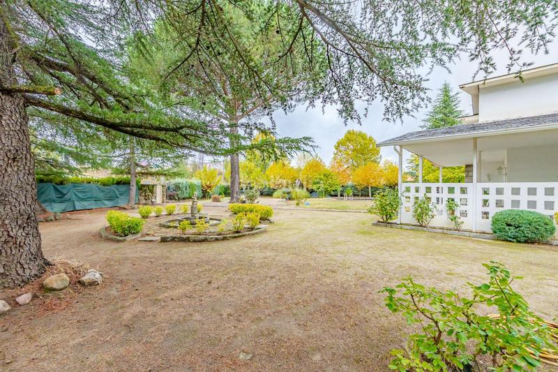 Foto 4cd88d9d-36e8-445f-b05d-c673766dfe8f. Chalet with heating parking in Alpedrete