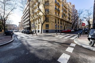 Rent Office space  Calle de fortuny. Oficina barrio almagro.