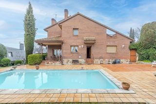 Xalet a La Navata. Impresionante chalet de esquina en la navata, galapagar  ideal p