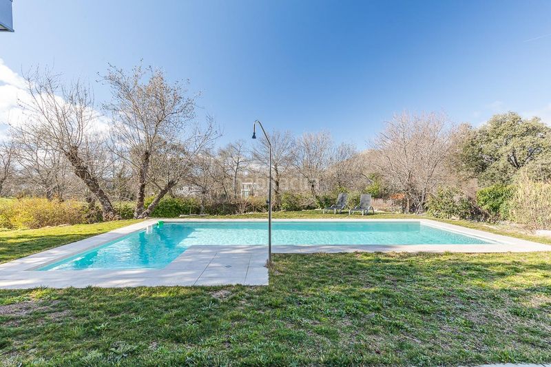 Foto 2a429e4d-fb72-4cd8-83e1-db0a8fdad098. Xalet amb aparcament piscina a Centro-Manguilla Escorial (El)