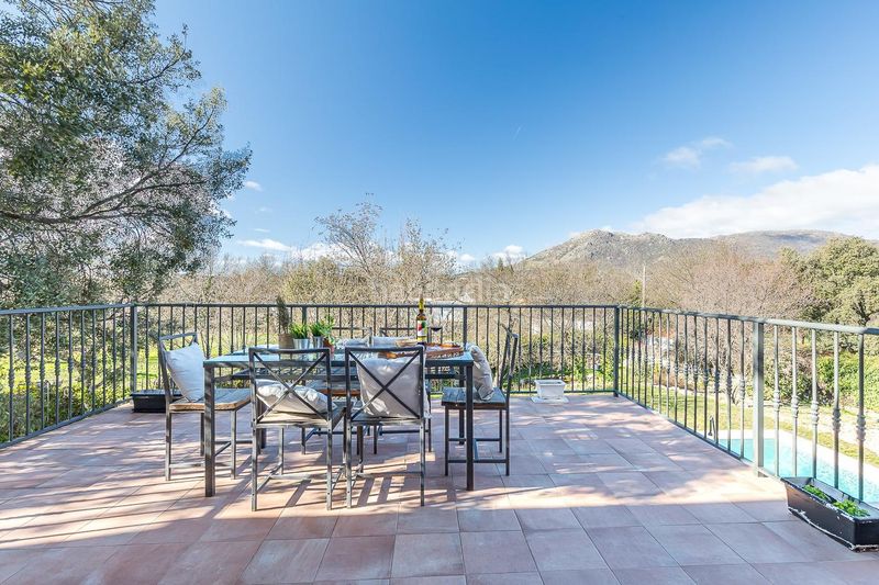 Foto 2b0d970f-35bf-4557-aa66-240e570b554d. Xalet amb aparcament piscina a Centro-Manguilla Escorial (El)