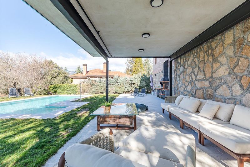 Foto 2cee3f91-4b1c-486a-8f33-2f0e6f14c360. Xalet amb aparcament piscina a Centro-Manguilla Escorial (El)