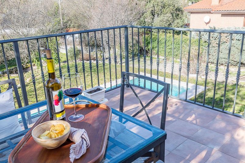 Foto c6e318eb-0c13-4279-b44e-501f4d6e9b21. Xalet amb aparcament piscina a Centro-Manguilla Escorial (El)