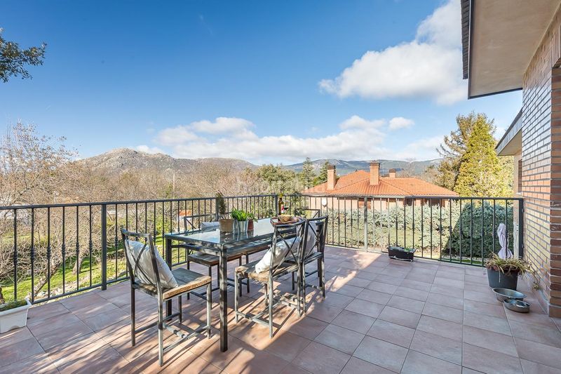 Foto ccb82050-9106-4720-ad9e-3a91a346cc41. Xalet amb aparcament piscina a Centro-Manguilla Escorial (El)