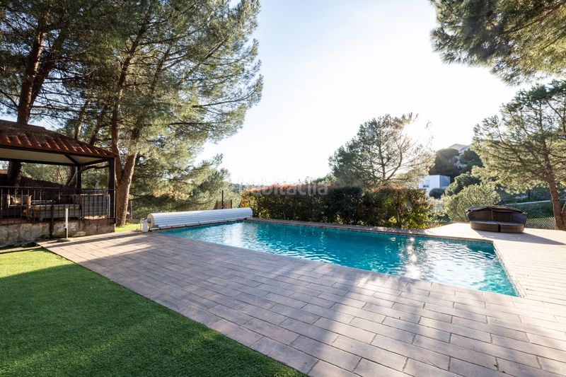 Foto 07ac443c-71c9-4bb6-b1fc-f194e6e2c342. Casa amb calefacció aparcament piscina a El Monte Torrelodones