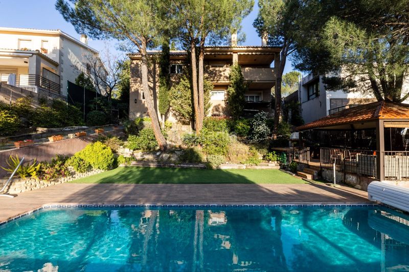 Foto 09b9ac79-6156-4575-80ab-eaf39e4cda81. Casa amb calefacció aparcament piscina a El Monte Torrelodones