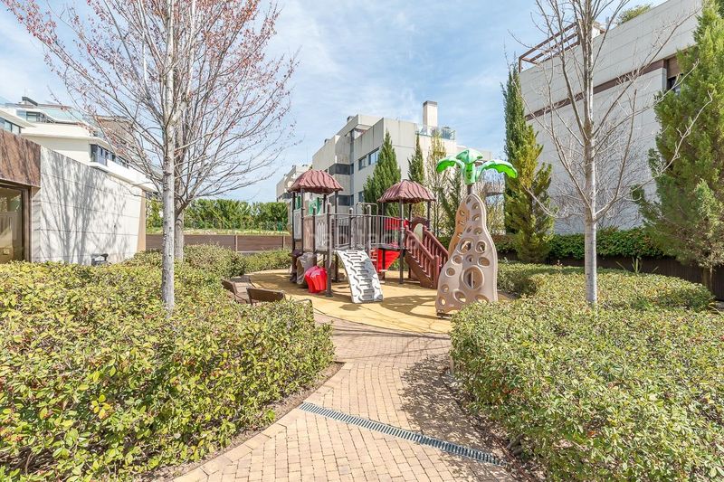 Foto 01b5bacc-a6f4-45d5-8e08-f79e1aed8944. Àtic amb aparcament a Aravaca Madrid